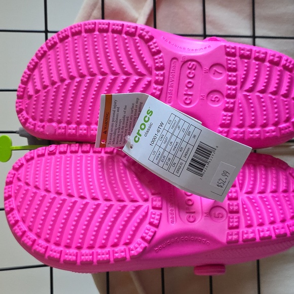 NWT CROCS Vibrant Pink Water Shoes - Picture 5 of 6